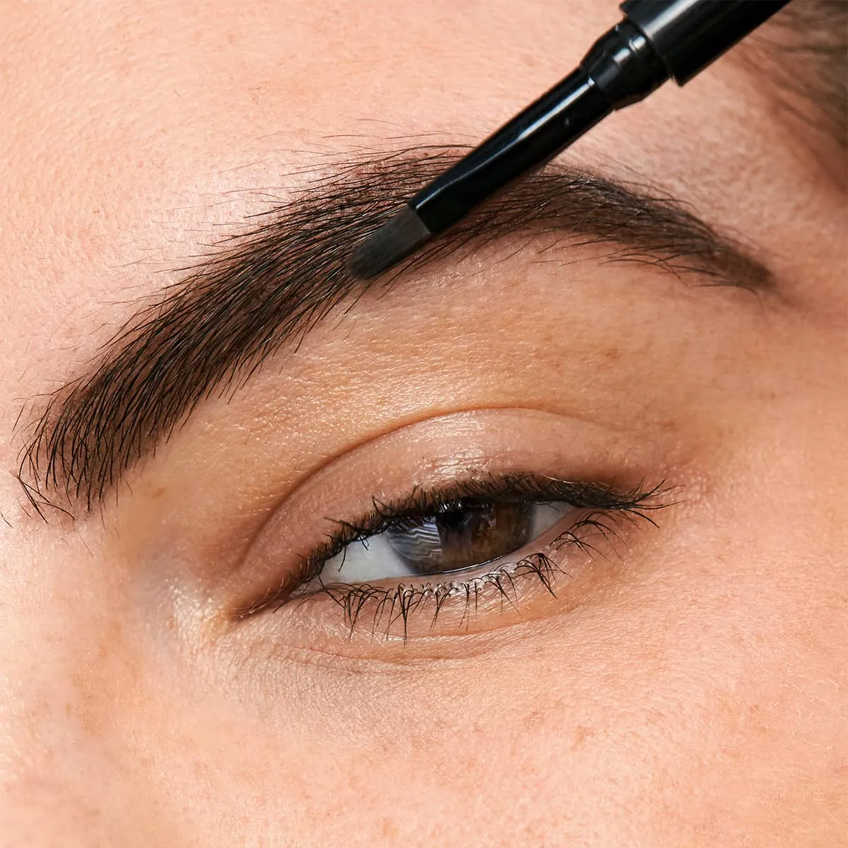 Power Stay 24-Hour Brow Pomade